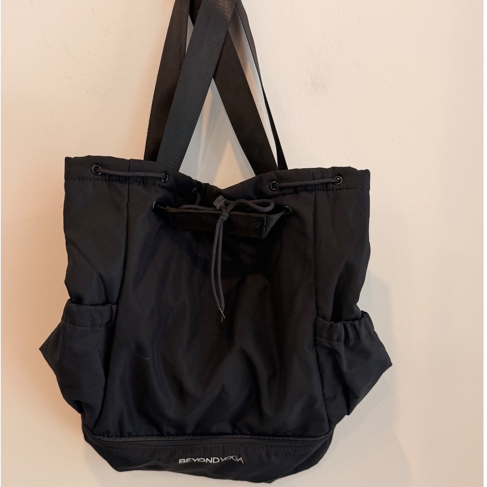 Beyond Yoga Convertible Gym Bag Backpack Tote Black Shoe Compartment.